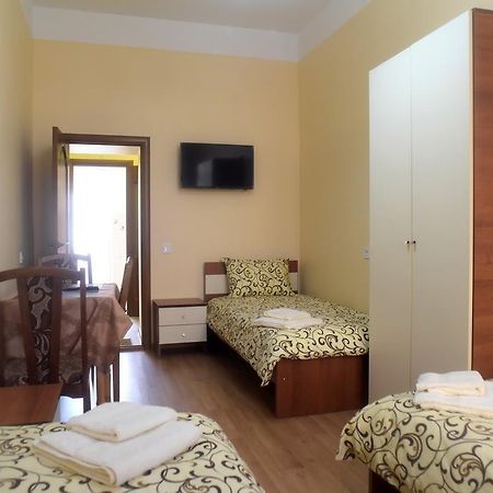 Apartment On Voloshyna Lviv Luaran gambar