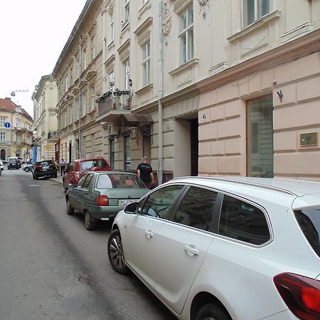 Apartment On Voloshyna Lviv Luaran gambar