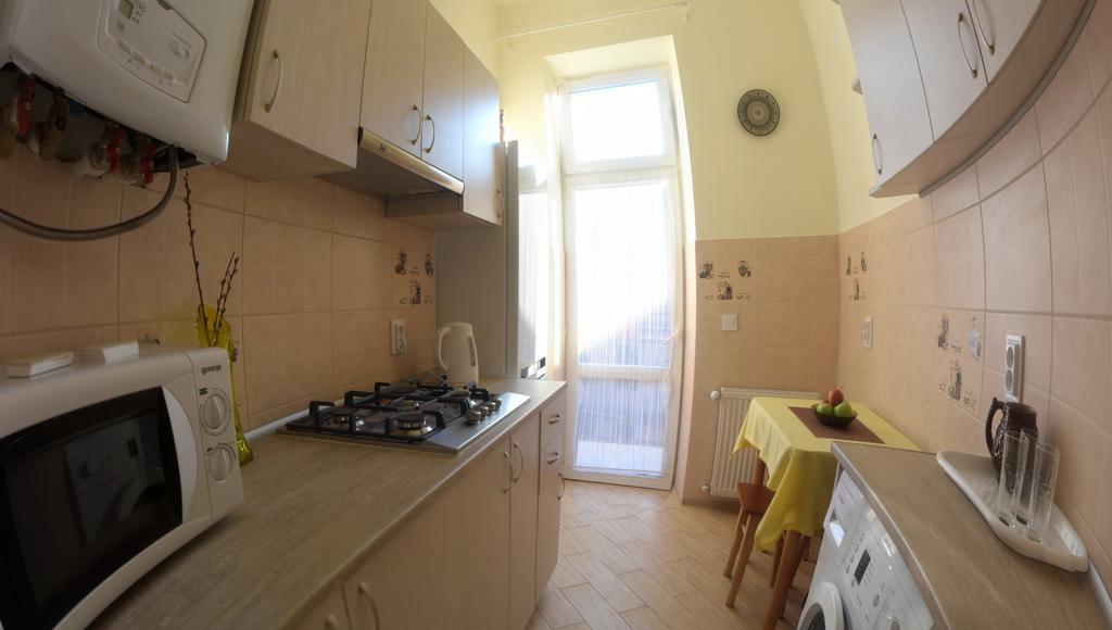 Apartment On Voloshyna Lviv Luaran gambar