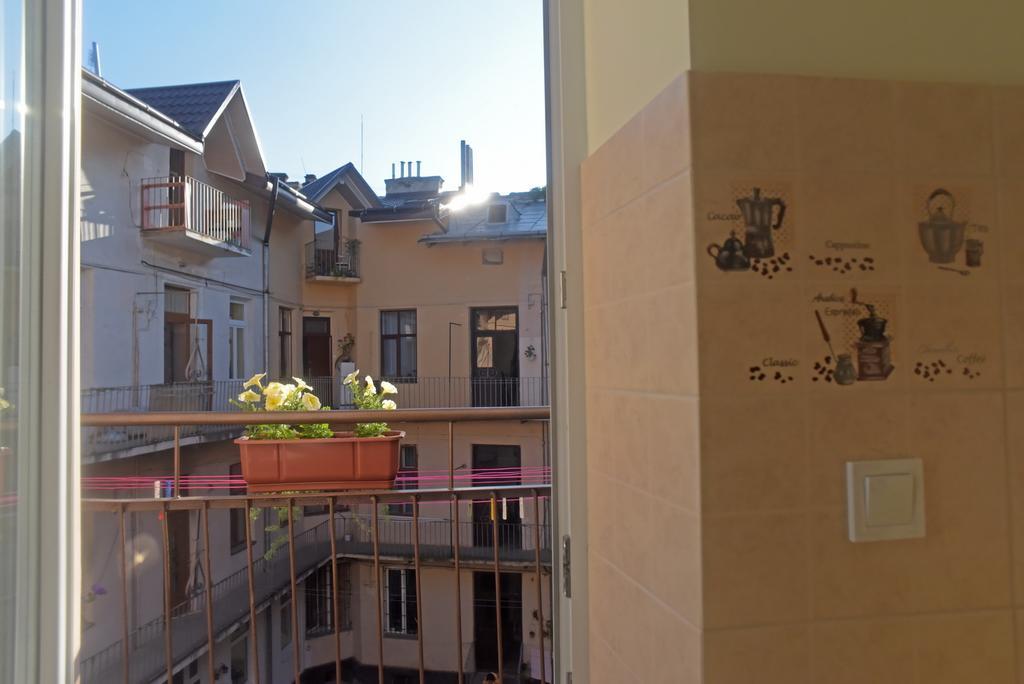 Apartment On Voloshyna Lviv Luaran gambar
