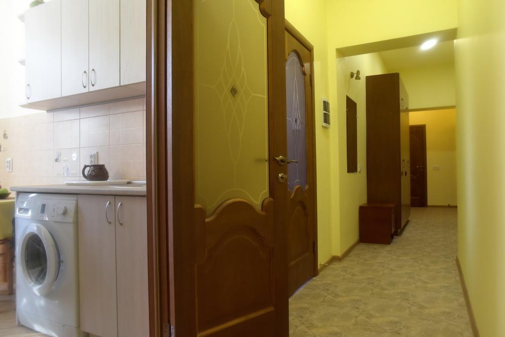 Apartment On Voloshyna Lviv Luaran gambar