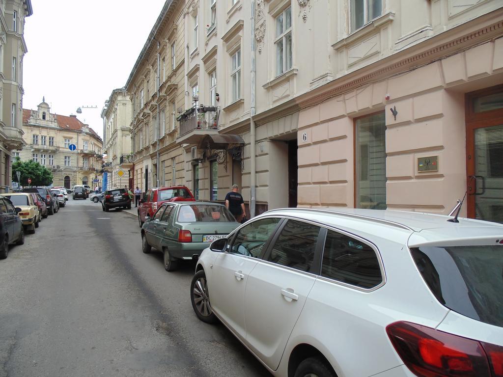 Apartment On Voloshyna Lviv Luaran gambar
